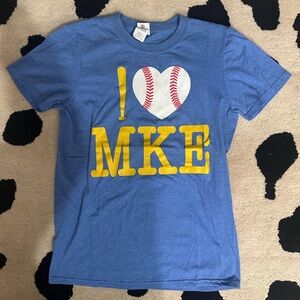 T-Shirt with 'I Love MKE' Design